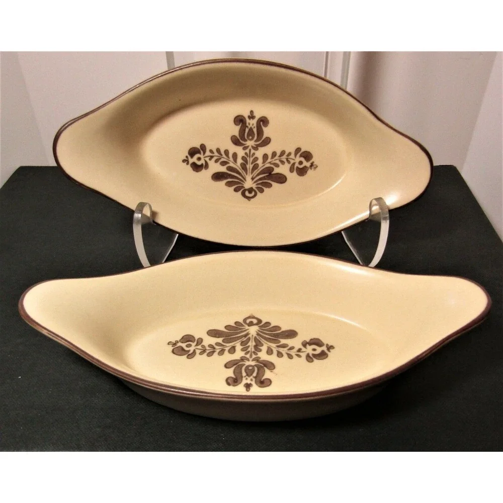 Pfaltzgraff Lot of 2 Village Pattern 8